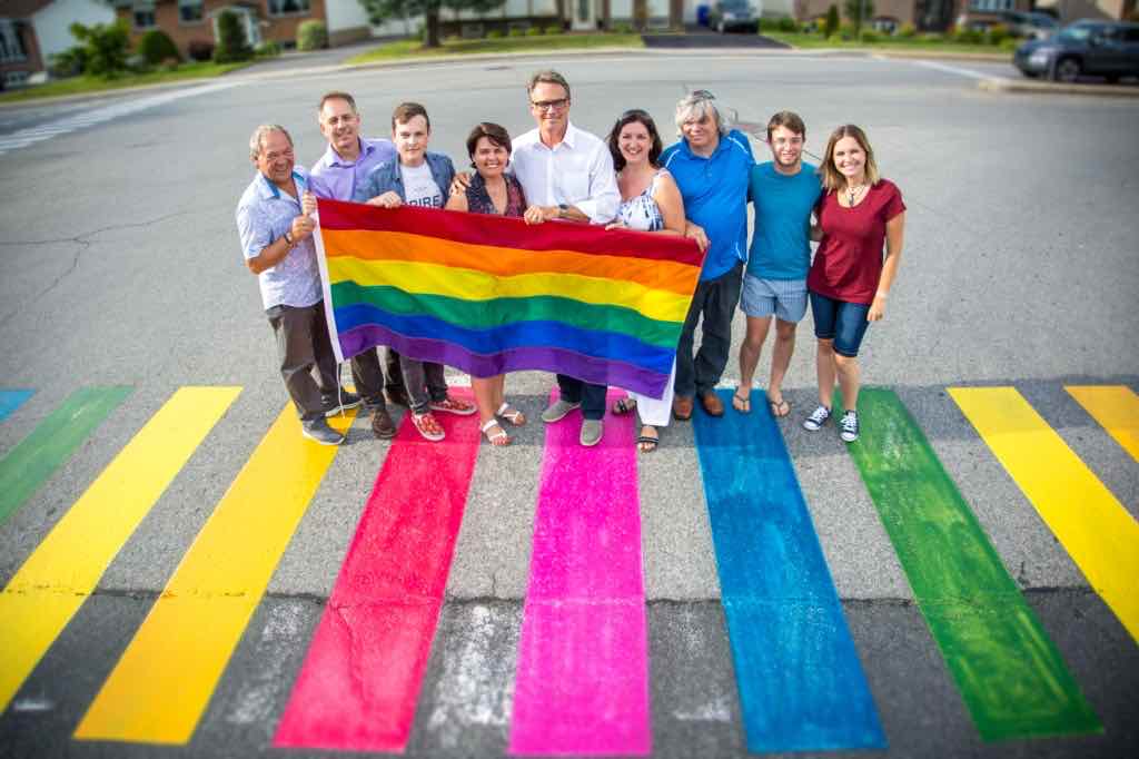 Une traverse arc-en-ciel pour célébrer la diversité à Varennes