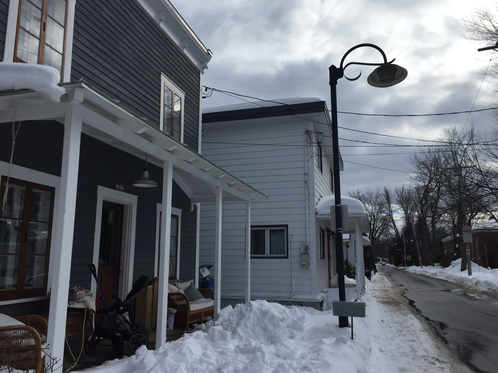 Pas facile de changer une planche dans le Vieux-Boucherville !