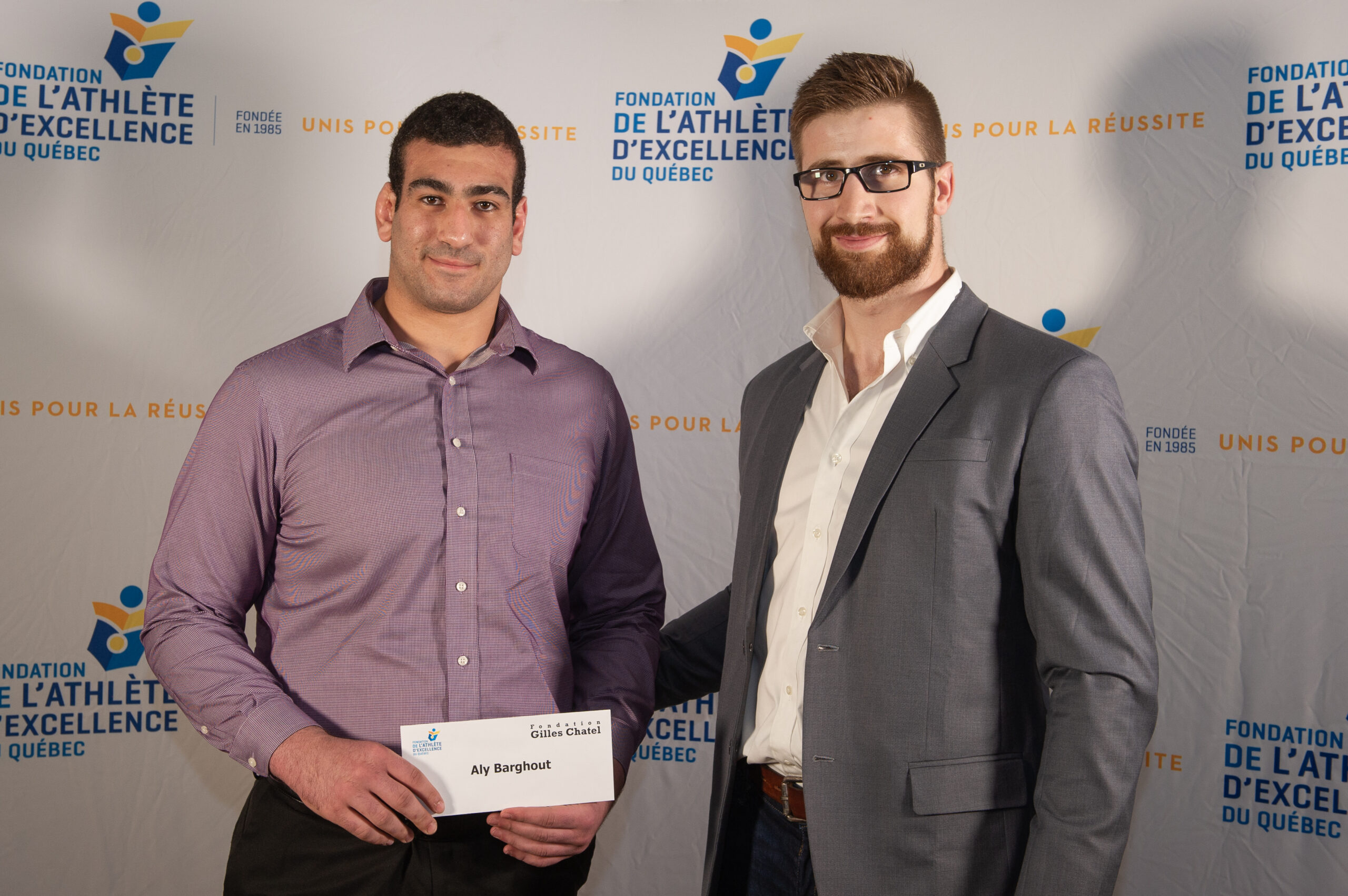 Le lutteur Aly Barghout reçoit une bourse de 4000 $