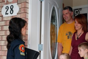 LES POMPIERS DE SAINTE-JULIE RELANCENT LA TOURNÉE DE VÉRIFICATION DES AVERTISSEURS DE FUMÉE