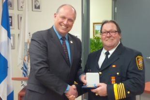 La médaille de l&rsquo;Assemblée nationale au Verchèrois André Larouche