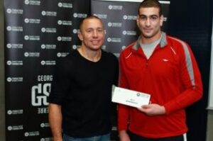 Un athlète de Longueuil reçoit une bourse de la Fondation Georges St-Pierre