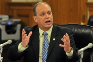 STÉPHANE BERGERON DÉPOSE DEUX PÉTITIONS TOTALISANT PRÈS DE 1 300 SIGNATURES