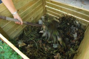 La Ville de Boucherville propose une démonstration pratique sur le compostage