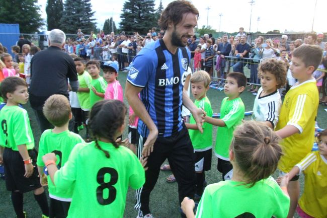 Près de 3000 fans de soccer accueillent les joueurs de l&rsquo;Impact à Boucherville