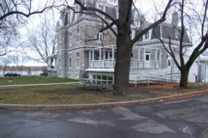 D&rsquo;autres recherches archéologiques entreprises près du centre Mgr Poissant