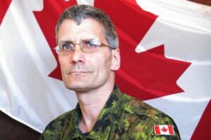 Drapeau en berne et livre de condoléances à la suite du décès du Julievillois Patrice Vincent