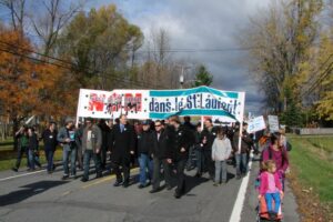 Plus de 2 000 marcheurs s’opposent au transport du pétrole des sables bitumineux