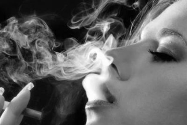 Fumer est moins «