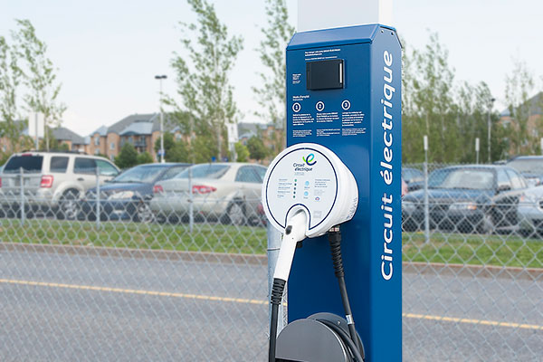 Boucherville et Longueuil ajoutent des bornes électriques sur leur territoire