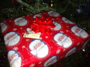 Faites emballer vos cadeaux de Noël au profit du CABB!