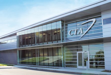 Le gouvernement fédéral soutient le Centre technologique en aérospatiale du cégep Édouard-Montpetit