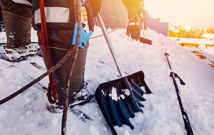 Déneigement des toitures : y penser avant, c&rsquo;est prudent!