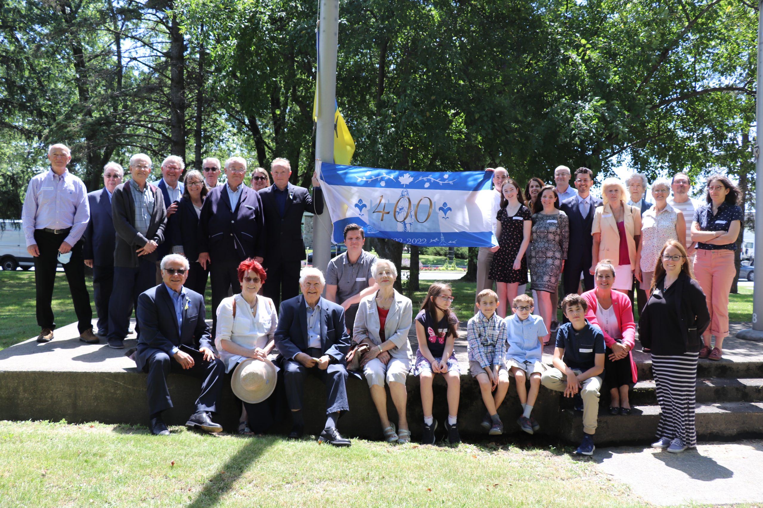400e anniversaire de Pierre Boucher : Boucherville dévoile les gagnants de son concours de création du drapeau commémoratif