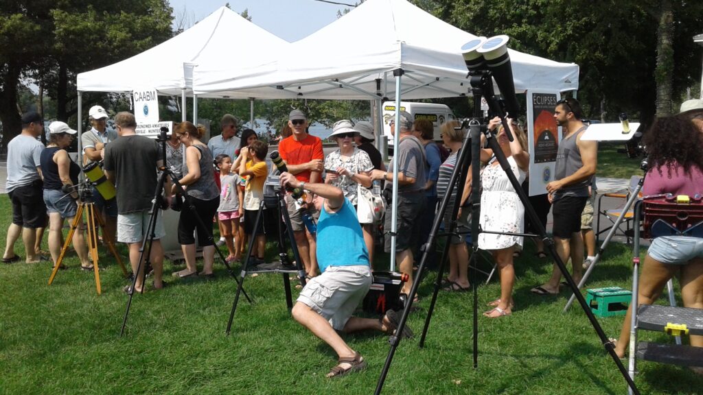 Les Bouchervillois observent l’éclipse solaire