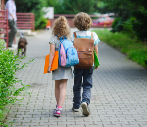 Une rentrée scolaire pas comme les autres: un enfant sur trois ira à l’école le ventre vide…