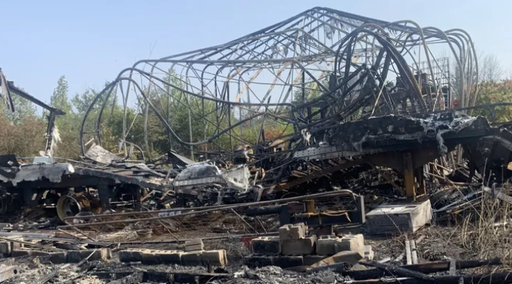 Le feu ravage La Ferme de Boucherville