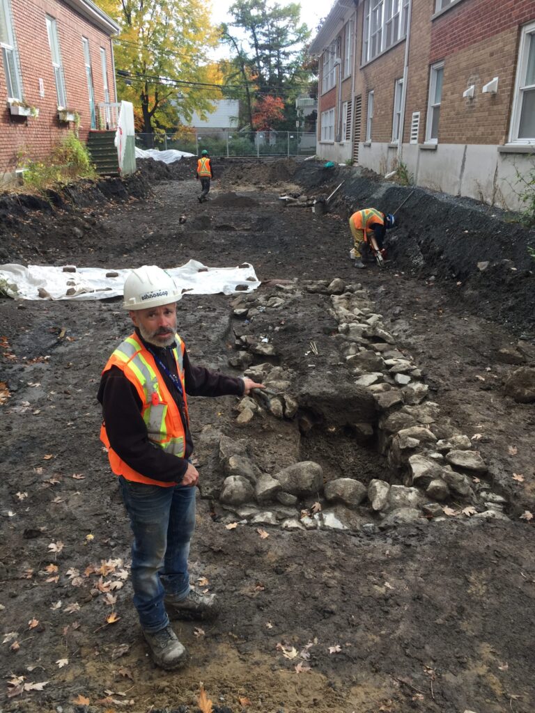 Les restes d’une ancienne école découverte dans le Vieux-Boucherville