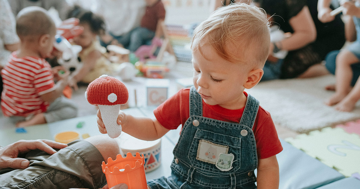 Le nombre de cas et les hospitalisations sont en baisse mais les variants inquiètent