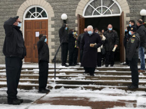Une haie d’honneur pour Normand Gemme