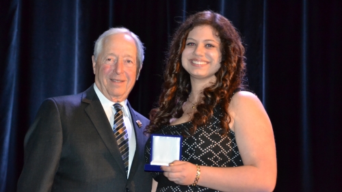 Une élève de l’école orientante l’Impact écipiendaire de la Médaille du Lieutenant-gouverneur pour la jeunesse