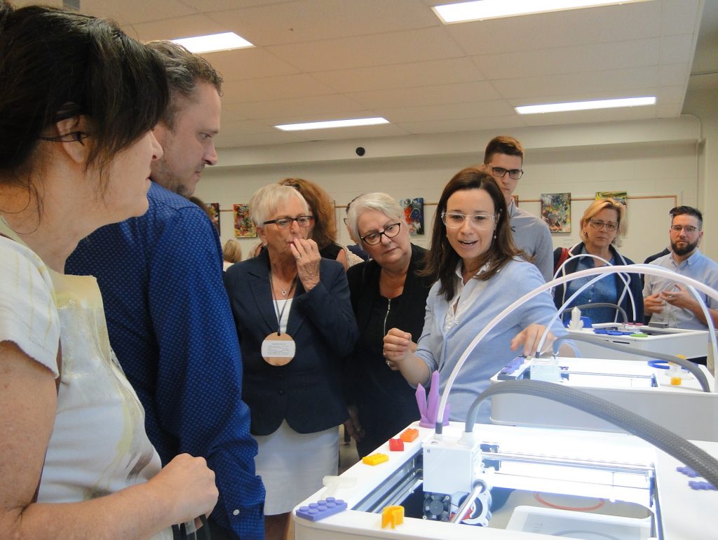 Le laboratoire de fabrication numérique de la CSMV est maintenant ouvert au public