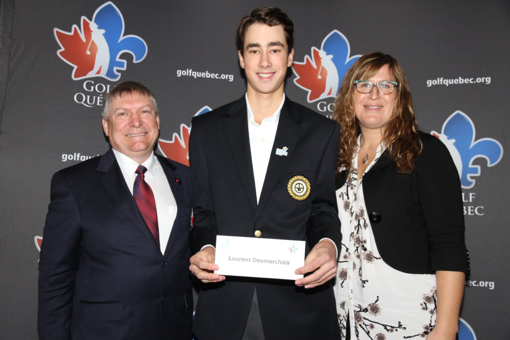 Un élève de l’école de Mortagne reçoit une bourse de Golf Québec