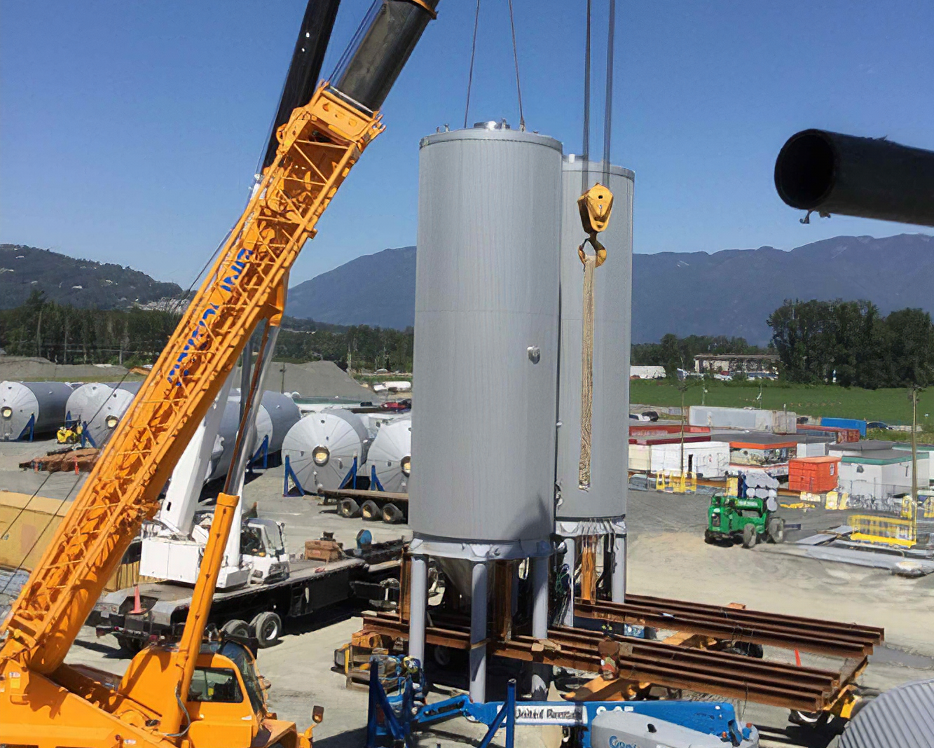 Les cuves de la nouvelle usine Molson quittent le terminal de Contrecœur