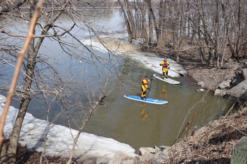 Pressés de surfer sur le fleuve !