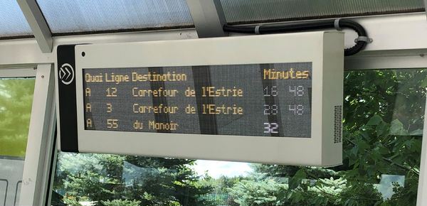 Des panneaux à affichage numérique bientôt dans les abribus de la Rive-Sud