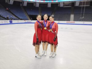 Trois Bouchervilloises remportent l’or aux Championnats du monde de patinage synchronisé de l’ISU