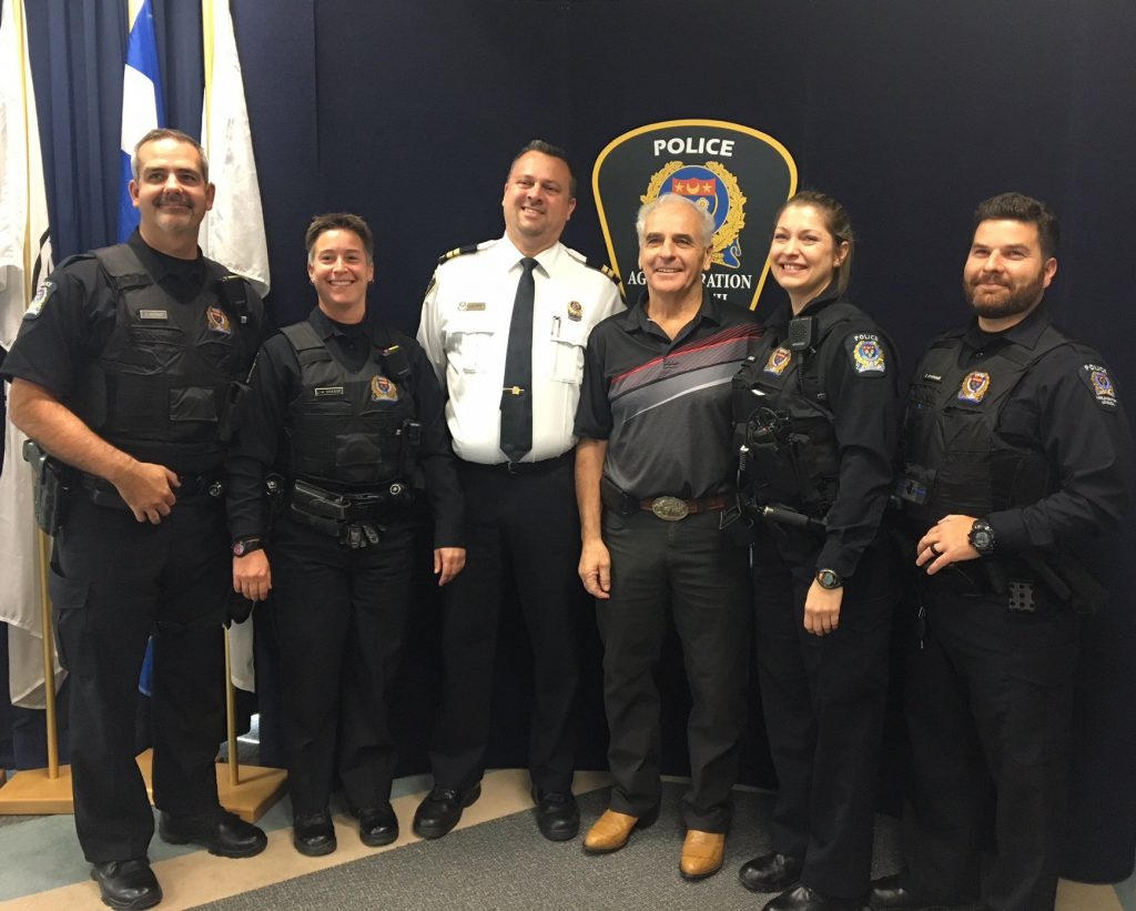 Quatre policiers sauvent la vie d’un homme