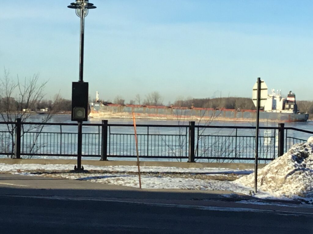 Une riveraine de Verchères se fait entendre concernant l’érosion des berges à l’émission La Facture