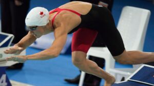 Sandrine Mainville écolte une pluie de médailles aux championnats de natation U SPORTS 2017