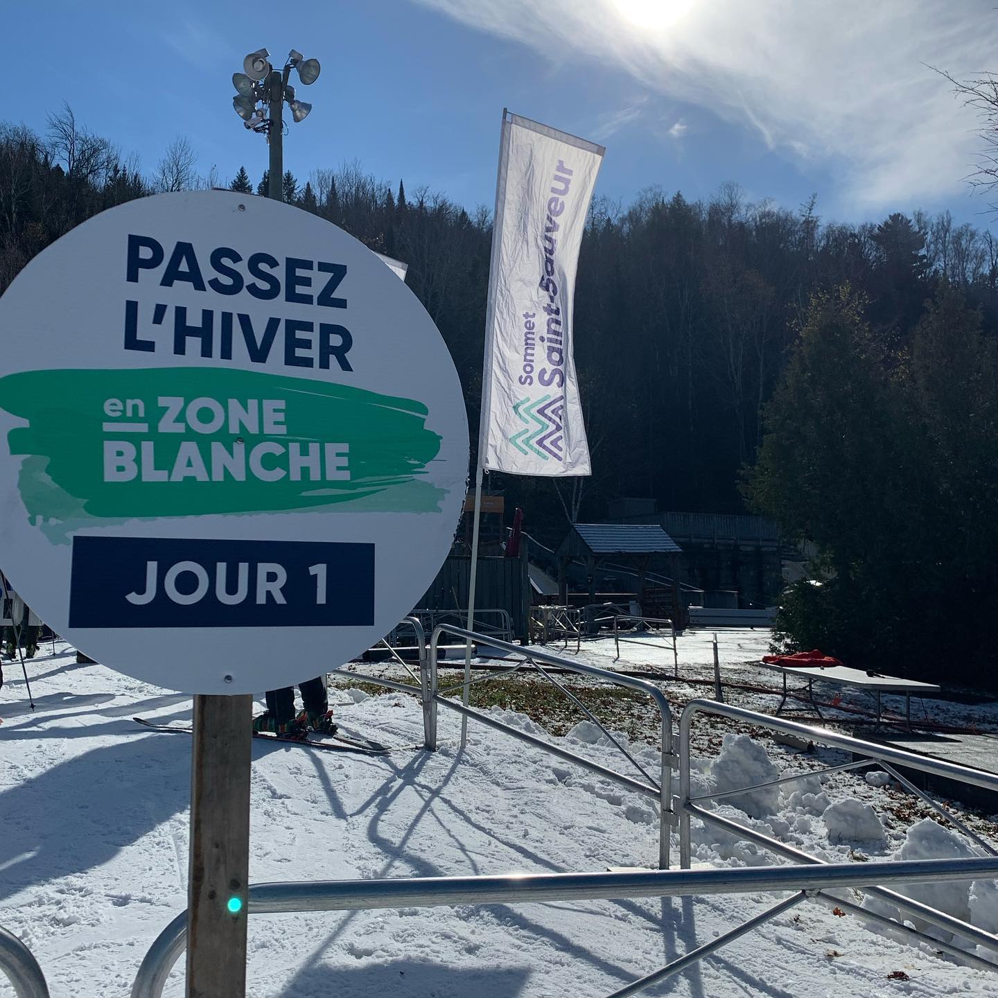 « Du monde à la messe », en  zone blanche, cet hiver ! : les  ventes de passes de saison de ski explosent