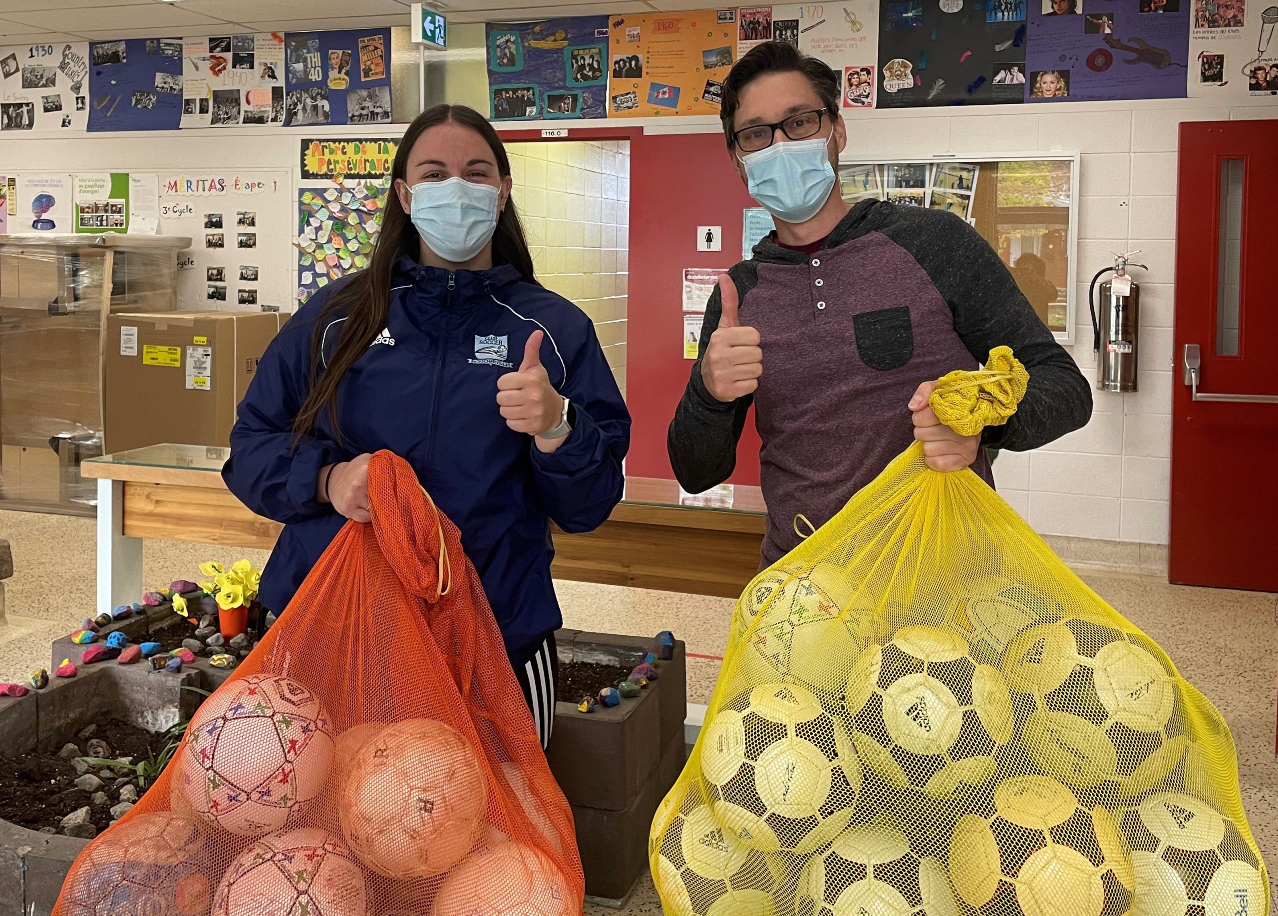 Les anciens ballons du Club de soccer de Boucherville en Afrique