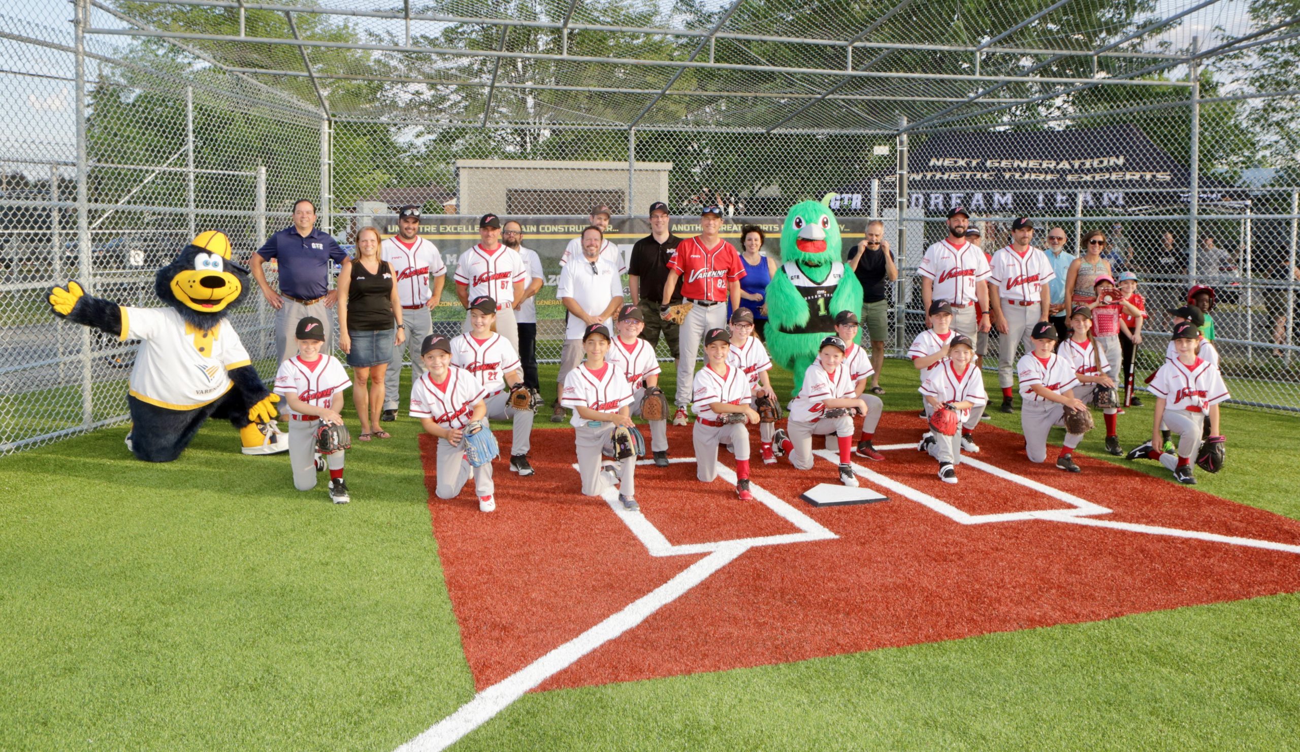 Inauguration du deuxième terrain de baseball synthétique au parc du Pré-Vert
