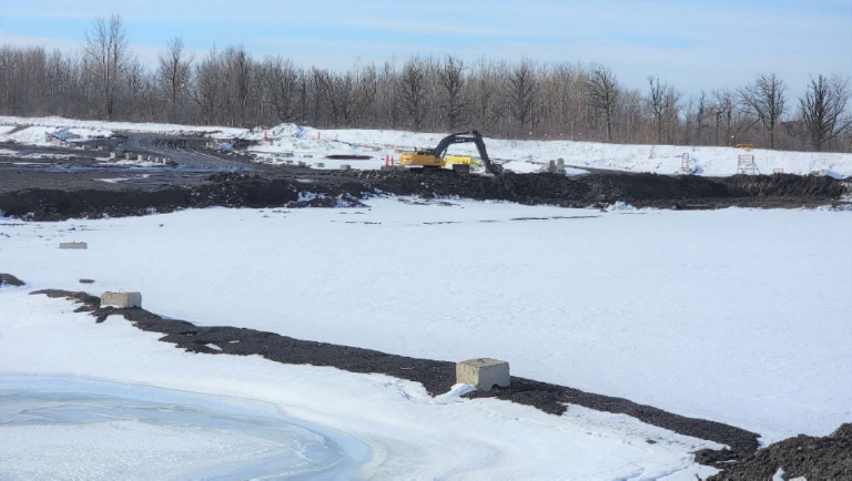 Ancienne carrière Landreville : les berges du futur lac prennent forme