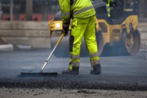 Travaux de pavage sur le chemin de la Belle-Rivière à Sainte-Julie