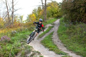 Travaux d&rsquo;aménagement d&rsquo;une piste de vélo de montagne
