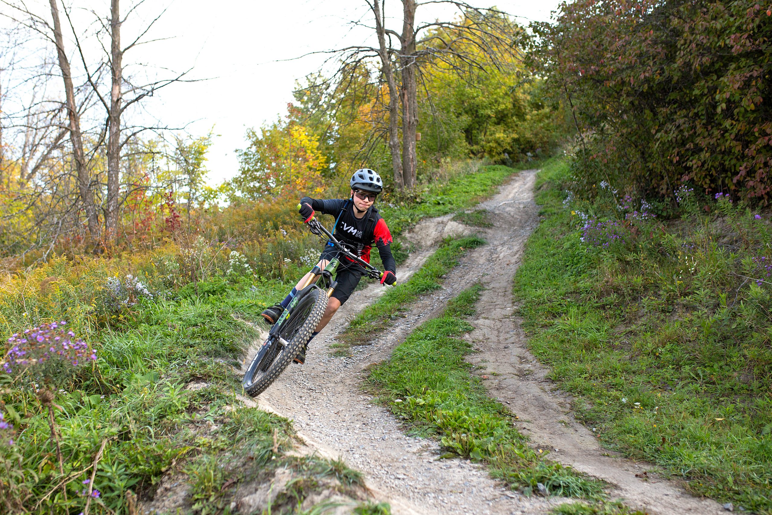 Travaux d’aménagement d’une piste de vélo de montagne