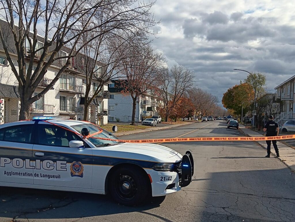 Opération policière à Longueuil : un homme barricadé