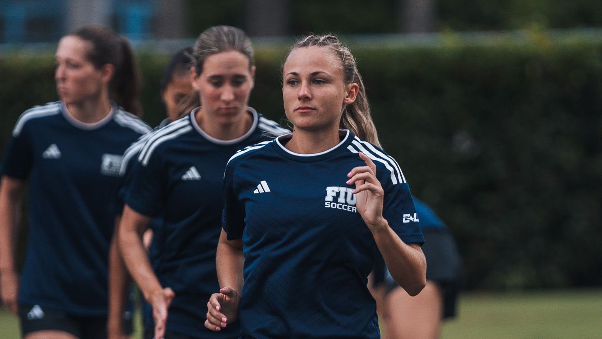 Soccer professionnel: une Varennoise signe avec les Roses de Montréal