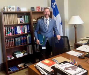 Le premier ministre annonce son départ, le député Barsalou-Duval vise un autre mandat