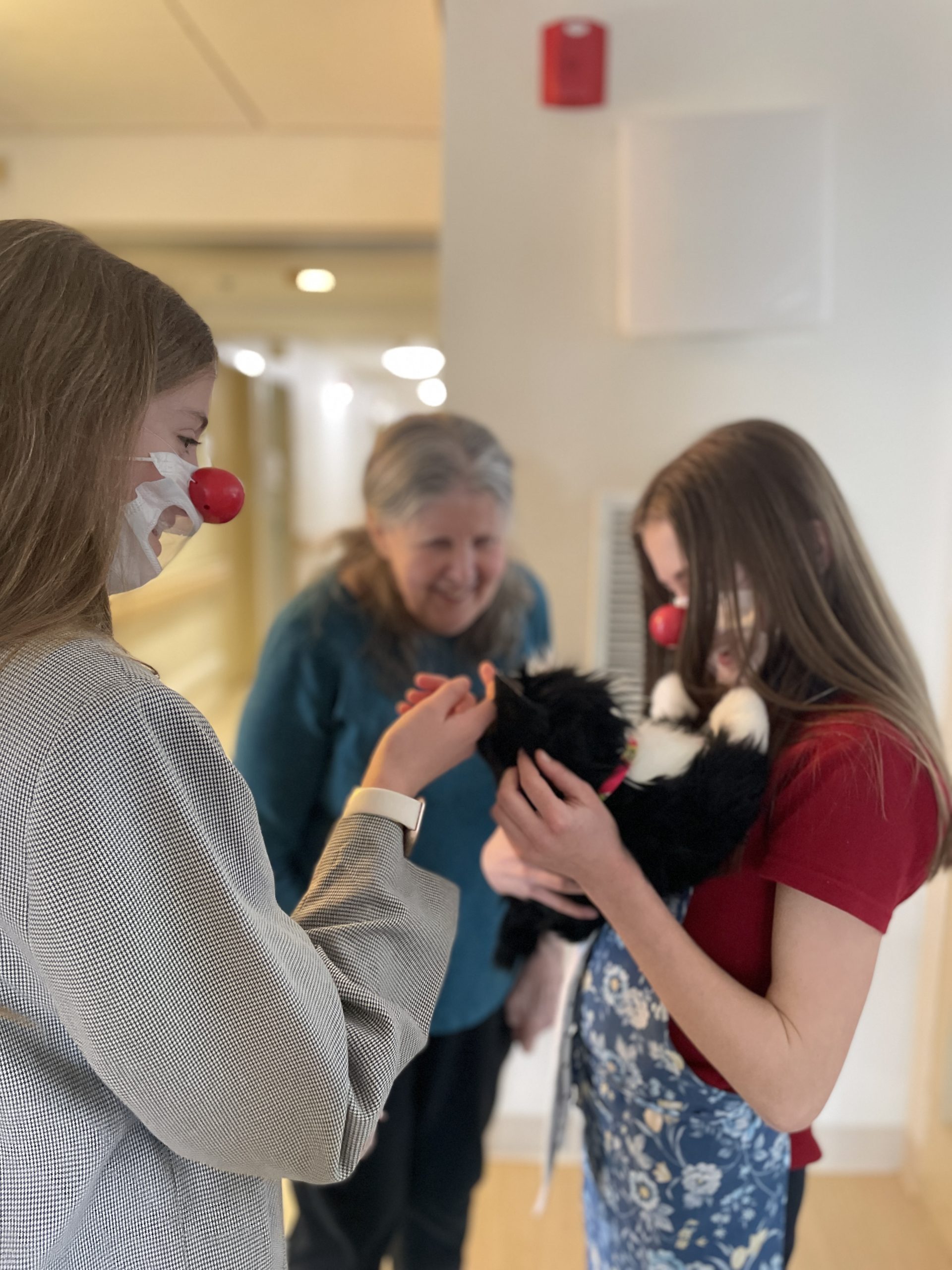 De jeunes clowns thérapeutes à Varennes: des sourires pour offrir bonheur, douceur et chaleur !