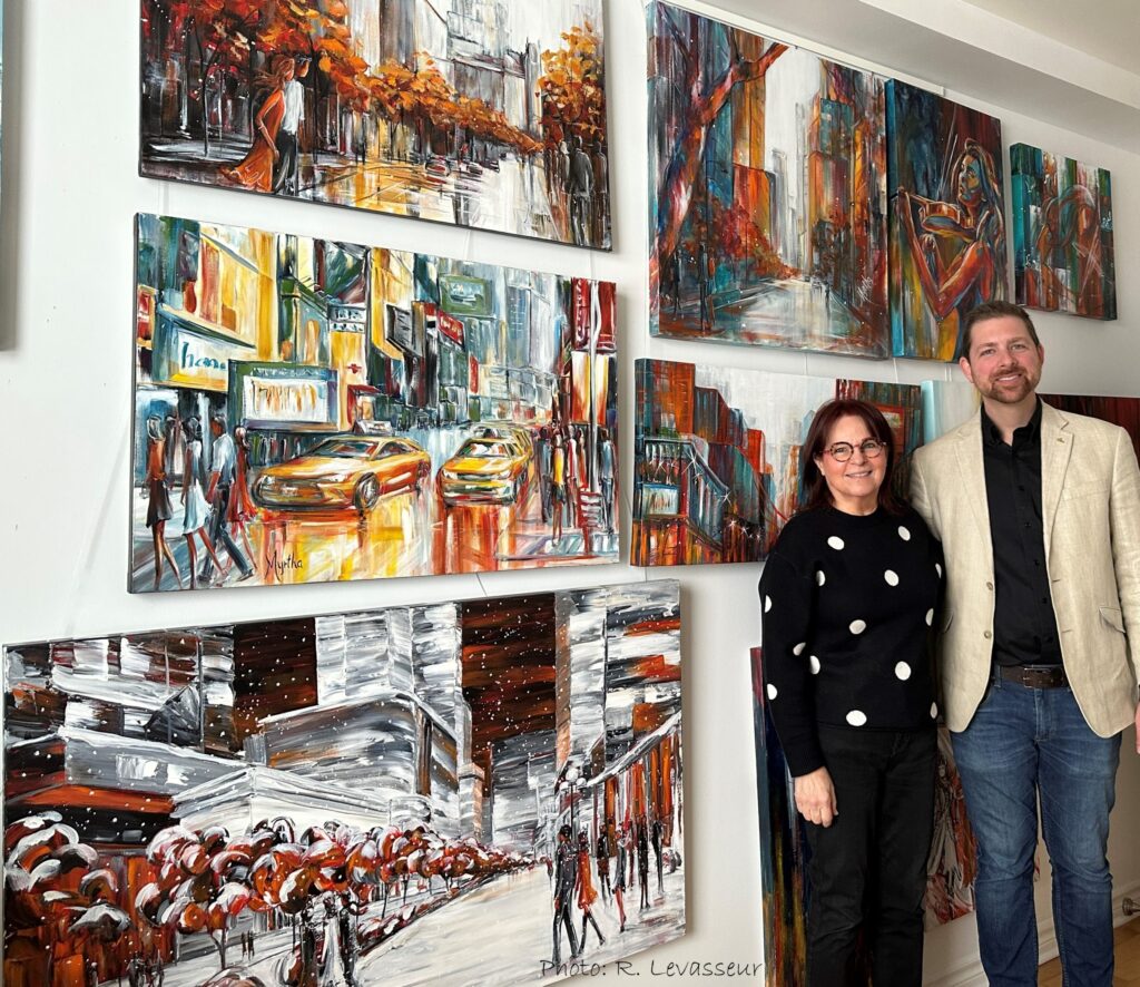 Myrtha Pelletier expose au bureau du député