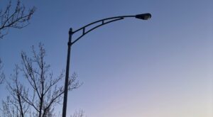 Des lampadaires fréquemment endommagés par des camions lourds