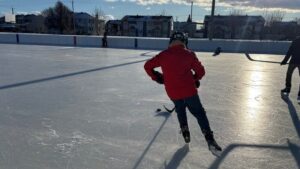 Plus de 1 400 signatures pour sauver une patinoire à Varennes