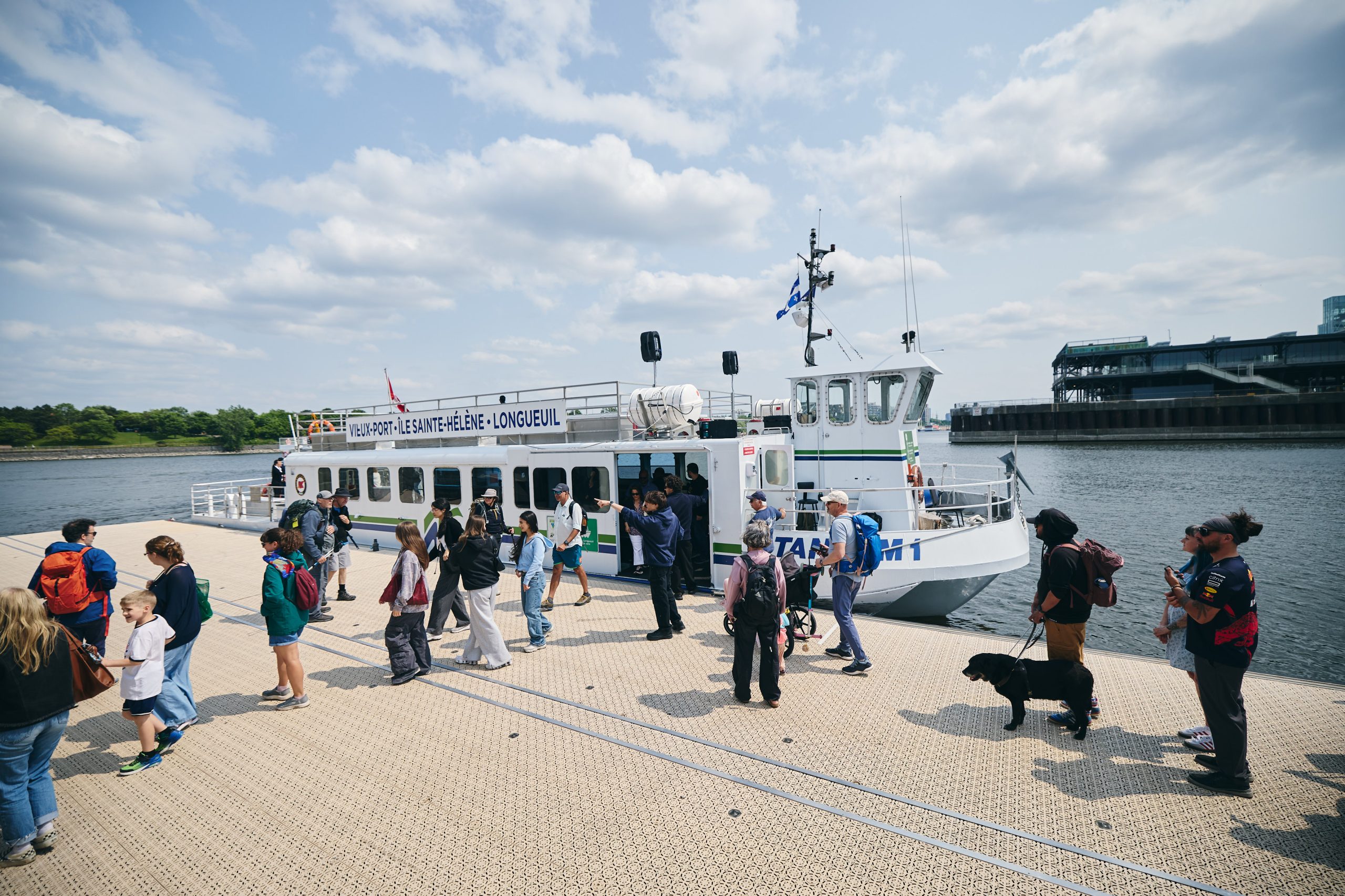 Navettes fluviales : les travailleurs embarquent lentement