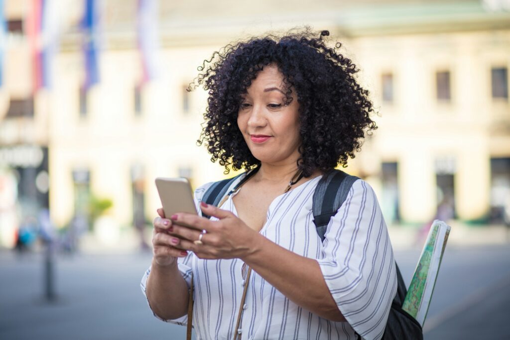 Les trucs pour économiser sur son forfait cellulaire au Québec